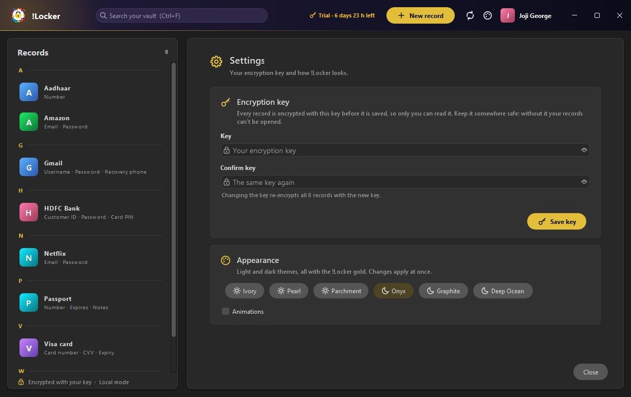 !Locker for Windows settings with the encryption key and the light and dark themes